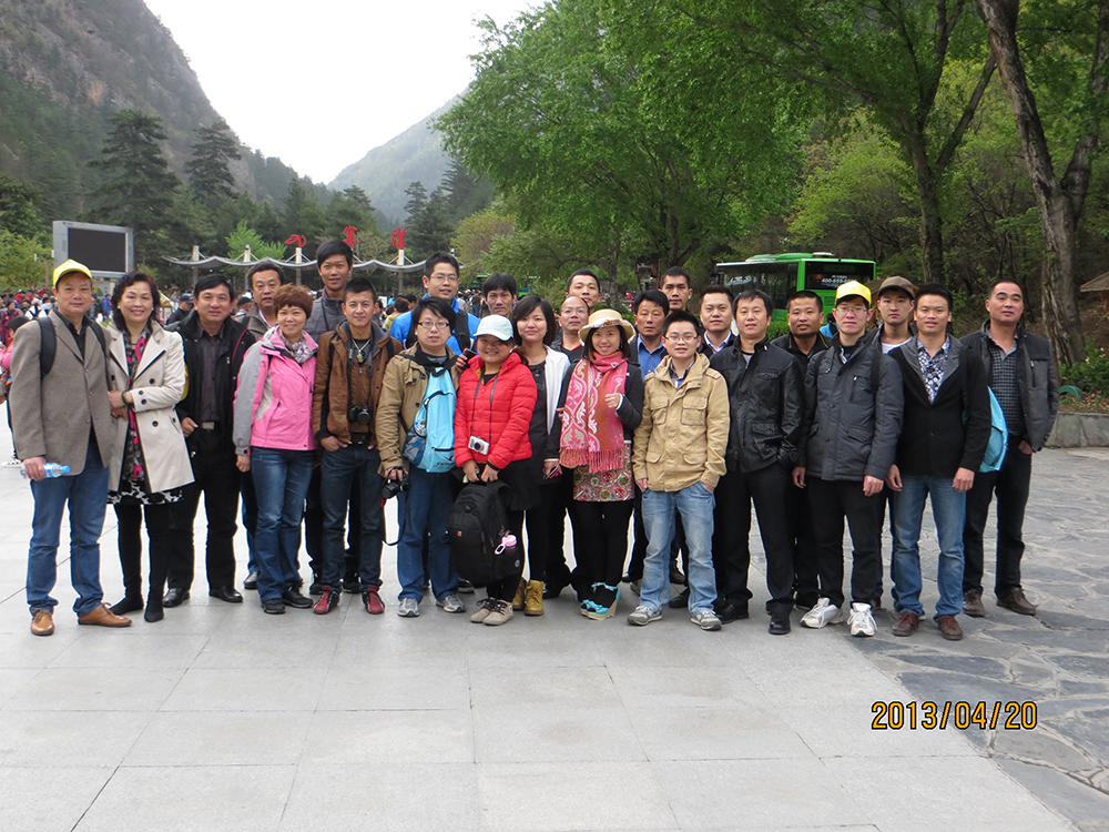 4月18日公司组织部分员工到九寨沟考察旅游